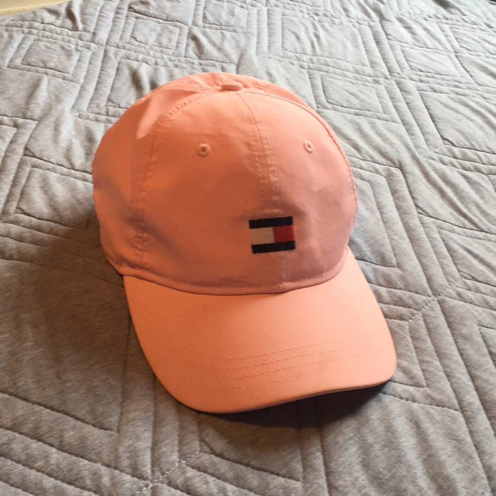 Tommy Hilfiger pink hat